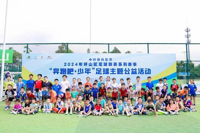想念梅西！巴萨0比2落后 全场球迷高呼“梅西梅西”